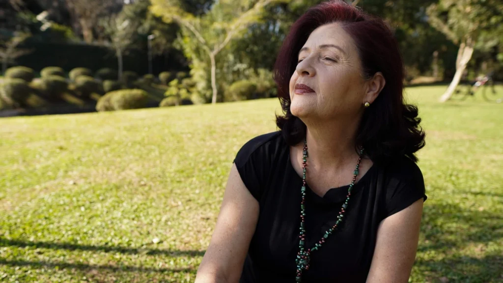 Simpatia para diminuir incômodos da menopausa de forma natural