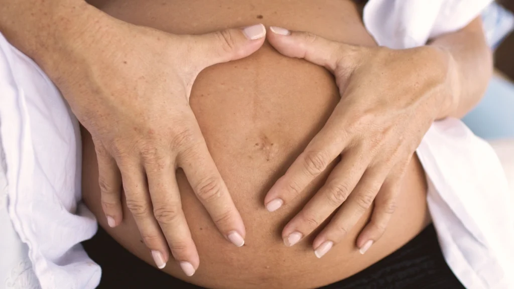 Simpatia para diminuir umbigo grande de bebê